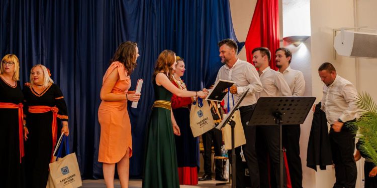 Tamo na divnom Jadranu plavom