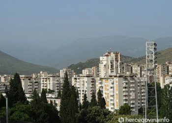 Temperature u Mostaru do 42 stupnja, u Banjoj Luci se od vrućine iskrivile tračnice