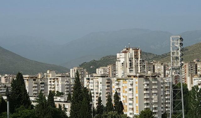 Temperature u Mostaru do 42 stupnja, u Banjoj Luci se od vrućine iskrivile tračnice