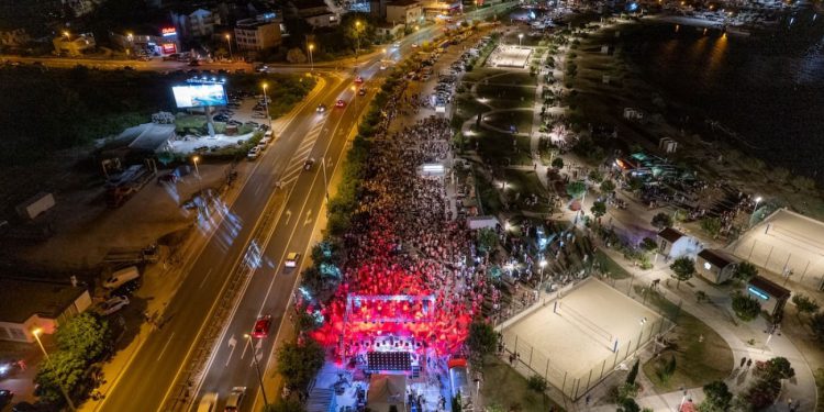 Tisuće ljudi slavile blagdan sv. Ante uz Dalmatino u Podstrani