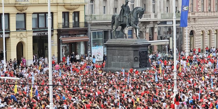 Tisuće mladih izlazi na ulice Zagreba: ‘Imao sam viziju punog Trga koji slavi Boga’