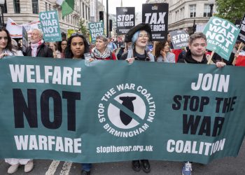 Tisuće skupa u Londonu zahtijevajući “dobrobit ne ratovanje” (videozapisi) – RT World News