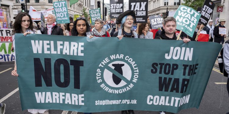 Tisuće skupa u Londonu zahtijevajući “dobrobit ne ratovanje” (videozapisi) – RT World News