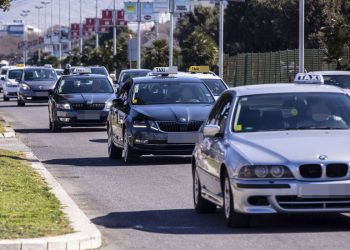 Tko kaže da splitski taksisti ‘deru’ s cijenama? Pogledajte zaradu vozača i cijenu vožnje iz centra Splita kilometrima daleko