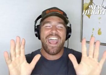 Travis Kelce slavi Taylor Swift kupujući svoju glazbu u srčanom videu