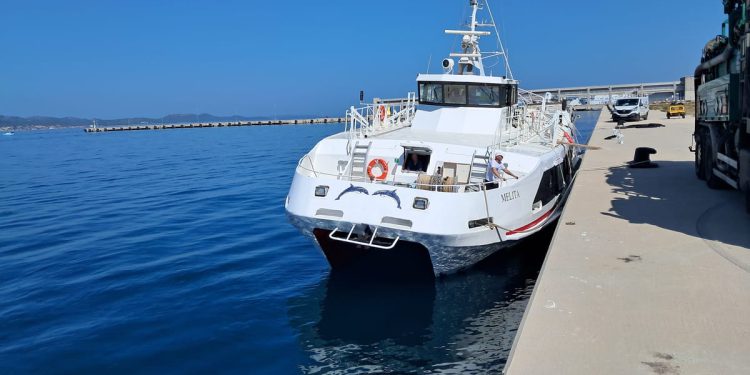Trebalo im je tri dana, a havarija se dogodila ispred luke! Ministarstvo mora objavilo fotografije napokon privezane Melite