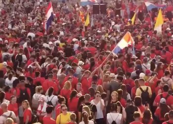 Trg preplavili vjerom: 15 tisuća mladih slavilo Boga u srcu Zagreba