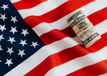 Trgovinske napetosti ruše dolar, sukob na Bliskom istoku ga spašava