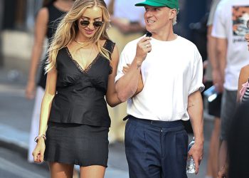 Trudna Sophie Habboo i Jamie Laing postavili su voljeni zaslon dok izlaze u Soho kako bi film zabavni projekt