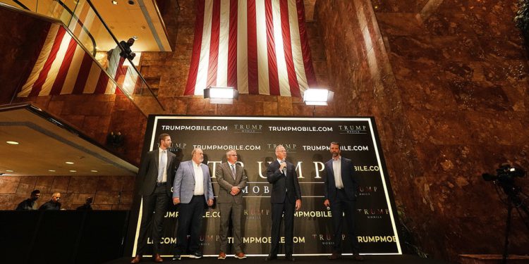 Trump Org objavljuje Zlatni pametni telefon (fotografija, video) – RT Business News