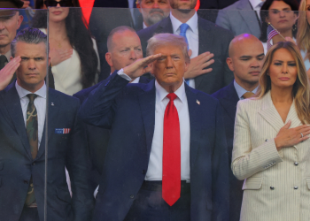 Trump je na 79. rođendan primio zastavu na 250. rođendana rođendana