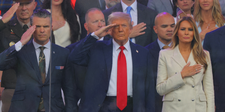 Trump je na 79. rođendan primio zastavu na 250. rođendana rođendana