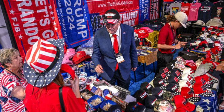 Trump je zaradio 10 milijuna dolara prodajući gitare, Biblije, satove i tenisice – ali njegova kripto tvrtka bila je najprofitabilnija od svih