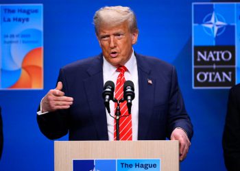 Trump kaže da će pogledati Ukrajinu više raketa Patriot -a dok poziva Putina da okonča rat