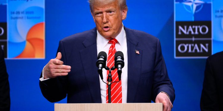 Trump kaže da će pogledati Ukrajinu više raketa Patriot -a dok poziva Putina da okonča rat