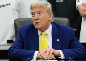 Trump kaže da su pristaše ‘više zaljubljena’ unatoč raskolaču zbog mogućeg iranskog djelovanja