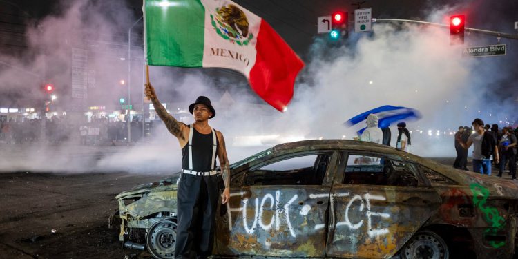 Trump mobilizirao marince da zaustave proteste: Šire se i u drugim gradovima