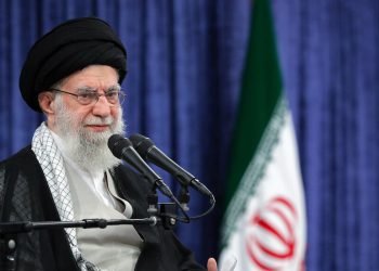 Trump nagovještava atentat na Khamenei – RT World News