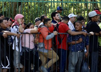 Trump naređuje “najveću masovnu deportaciju u povijesti” – RT World News