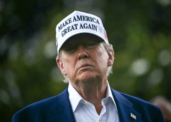 Trump odmjeri vojnu akciju protiv Irana usred pravnih briga