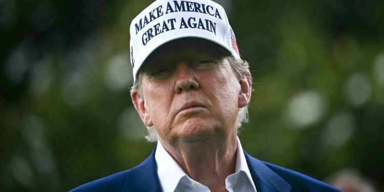 Trump odmjeri vojnu akciju protiv Irana usred pravnih briga