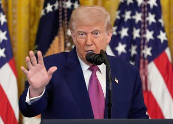 Trump poziva Iran i Izrael da ‘sklope dogovor’ – kao što su jastrebovi u Senatu za promjenu režima za promjenu režima