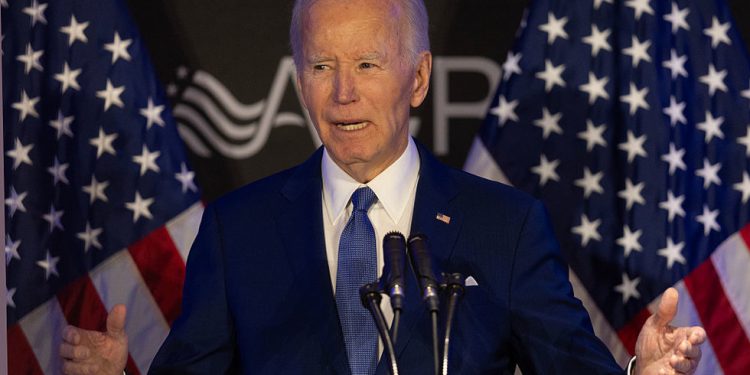 Trump promiče tvrdnju da je Biden zamijenio ‘robotski klon’ – RT World News