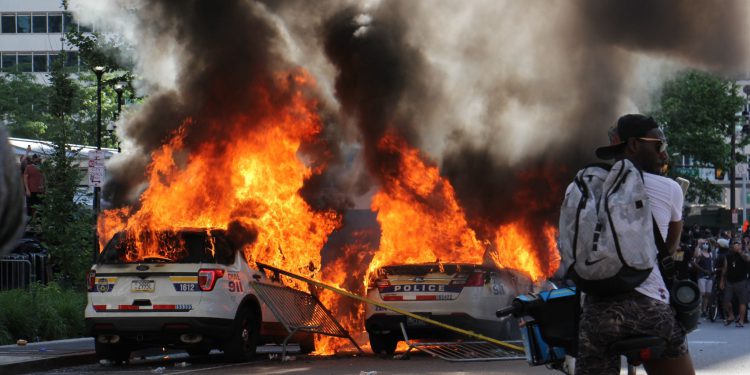 Trump se oglasio o neredima u Los Angelesu i zaprijetio
