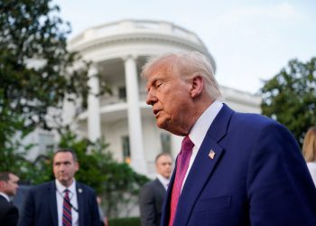 Trump ulazi u Iran govoreći “sada su svi mrtvi” dok on “podržava” Izrael nakon noći raketnih udaraca na tvrdokornim linerima