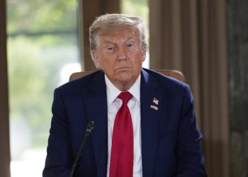 Trump upozorava ‘svima’ da bježe od Teherana – RT World News