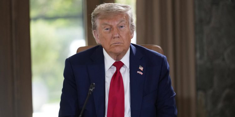 Trump upozorava ‘svima’ da bježe od Teherana – RT World News