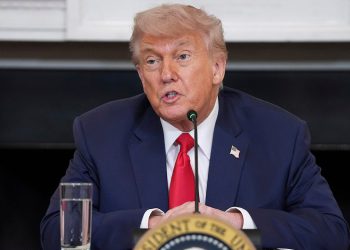 Trumpov se prijedlog zakona suočava s neuspjesima nakon što pravila Senata blokiraju brojne odredbe o GOP -u
