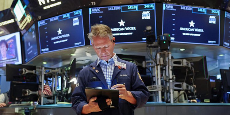 Trumpova carinska drama trese burze: Zašto Wall Street raste dok Europa tone?