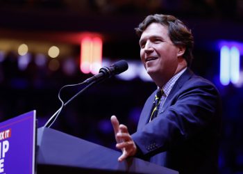 Tucker Carlson eksplodira Trumpa zbog napada irana – RT World News
