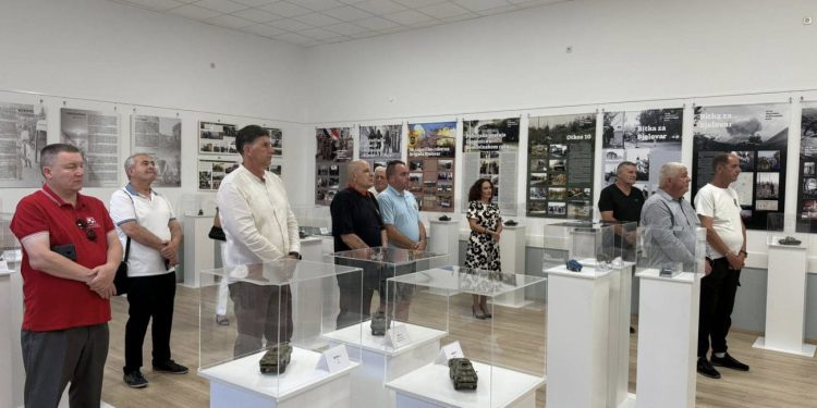 U Imotskom otvorena maketarska izložba „Hrvatska vojska i policija u mjerilu – od Domovinskog rata do danas“