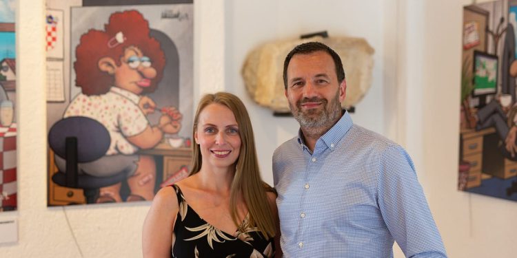 U Omišlju otvorena izložba najpoznatijeg hrvatskog suvremenog karikaturista