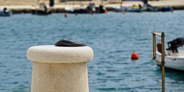 U Općini Sutivan postavljen spomenik stivanskim ribarima