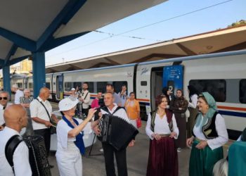 U Ploče stigao prvi turistički vlak iz Sarajeva, bio je prepun