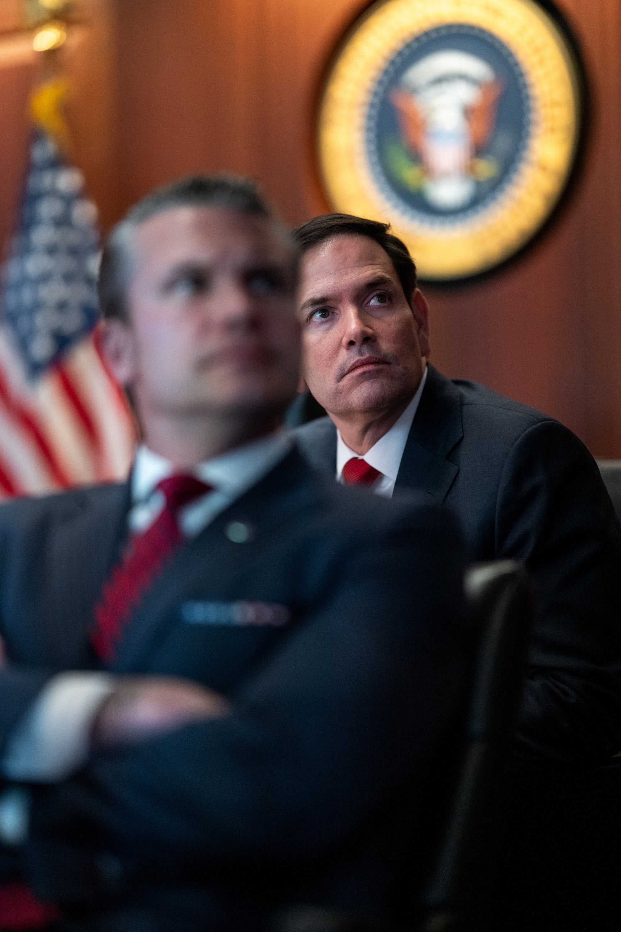 Ministar obrane Pete Hegseth, lijevo i državni tajnik Marco Rubio u situacijskoj sobi