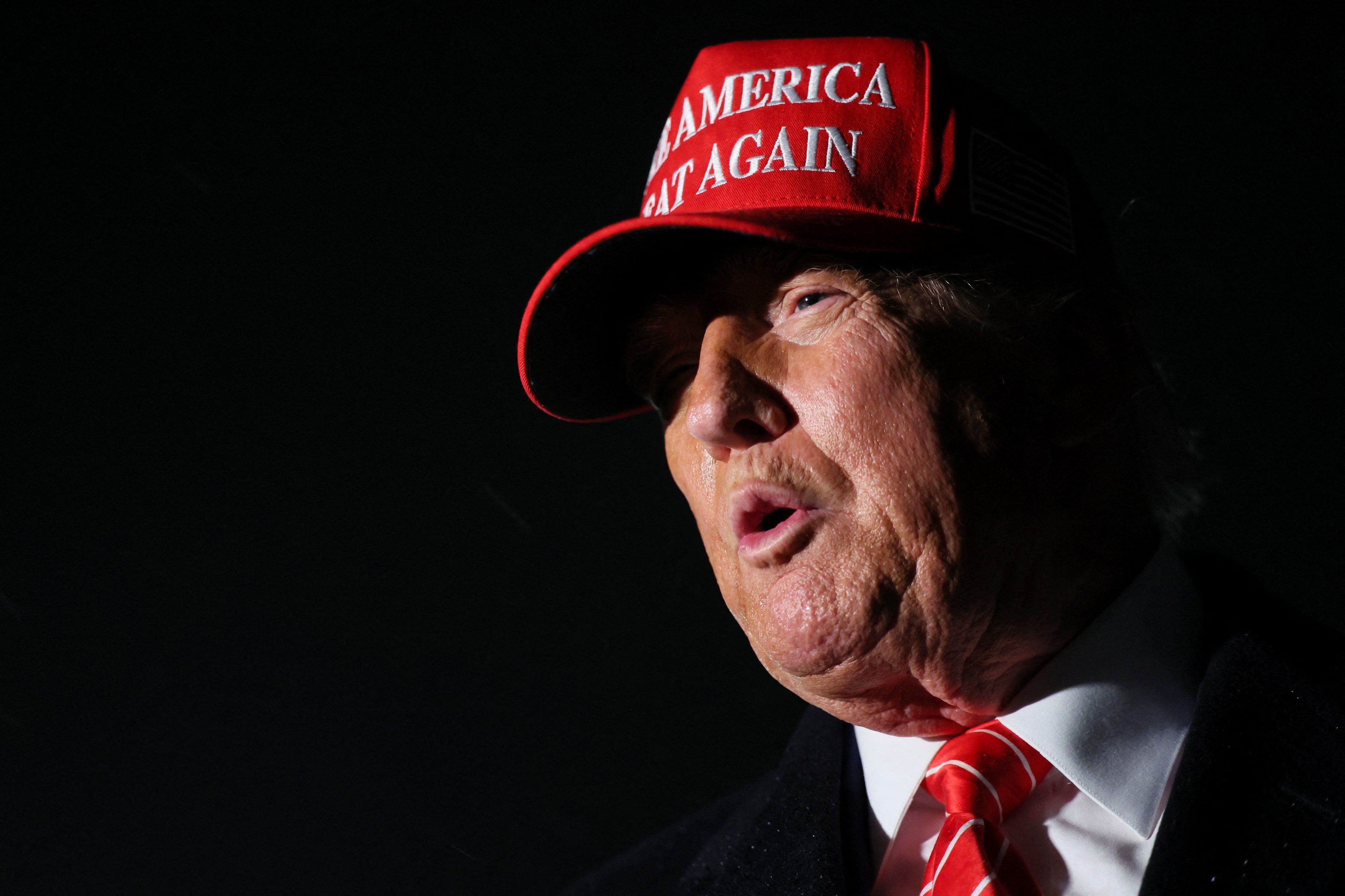 Američki predsjednik Donald Trump razgovara s medijima nakon povratka iz Pennsylvanije, u Washingtonu, DC, SAD, 30. svibnja 2025. Reuters/Leah Millis