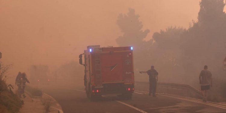 U dva dana 20-ak požara od Makarske do Omiša