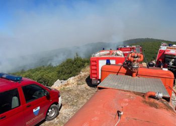 U pomoć vatrogascima u Grudama stigao i helikopter Oružanih snaga BiH