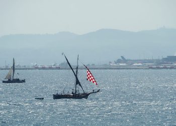 UNATOČ JAKOM VJETRU Pulska Tartana zablistala na paradi brodova u Nici!