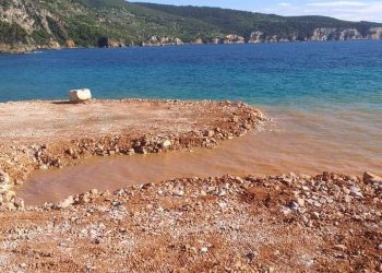 UNIŠTAVANJE PODMORJA Državni inspektorat još uvijek istražuje strašno onečišćenje u Komiži. LU Split već zna da