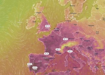 Ubojica toplotni val pogađa Europu jer temperature postaju porasle iznad 40 ° C u prazničnim žarištima