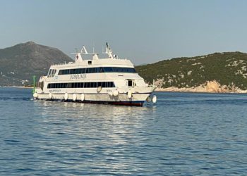 Udarila u rivu? Dora ne plovi, putnike za Elafite preuzeo trajekt Hanibal