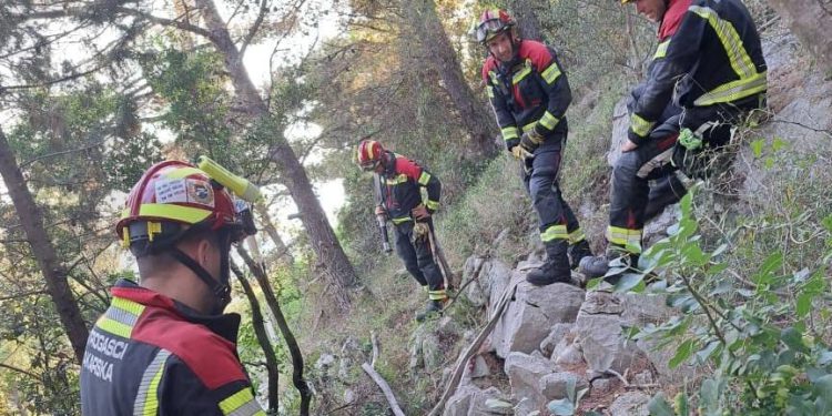 Ugašeni požari kod Makarske, stanje kod Omiša pod kontrolom