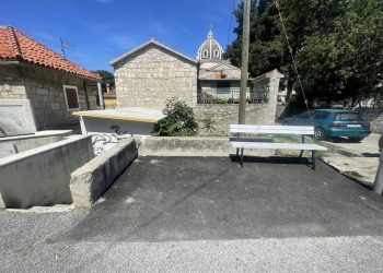 Ukradena klupa u Splitu: “Nesretniku želimo da ga…”