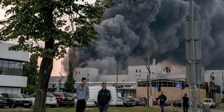 Ukrajinsko-rusko rat najnovije: Putinove snage pokreću petosatni napad bespilotnih letjelica na Kijev u jednom od najvećih napada sukoba