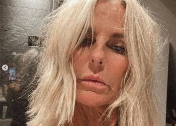 Ulrika Jonsson obilježava godinu dana trezvenosti dijeljenjem ‘pijanog’ prije i poslije fotografija dok priznaje ‘Putovanje ide dalje’